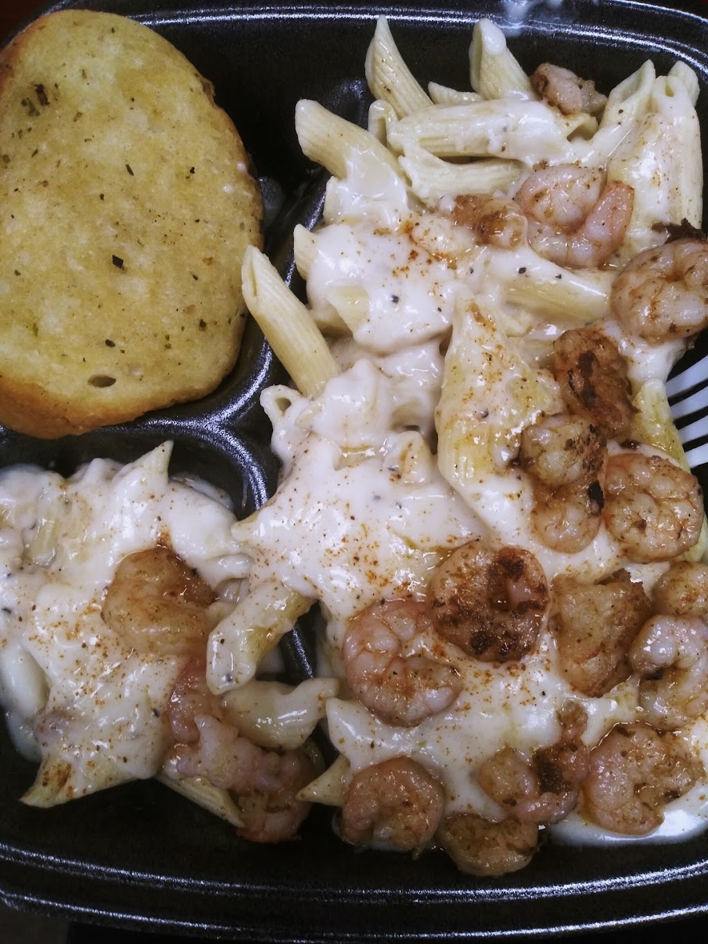 Mels diner + Shays crawfish shack | restaurant | 3639 Front St, Winnsboro, LA 71295, USA | 3183725573 OR +1 318-372-5573