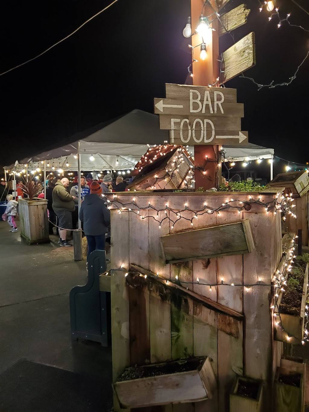 Bleachers Grill At Cedar Crest | restaurant | 6810 84th St NE, Marysville, WA 98270, USA | 3606593388 OR +1 360-659-3388