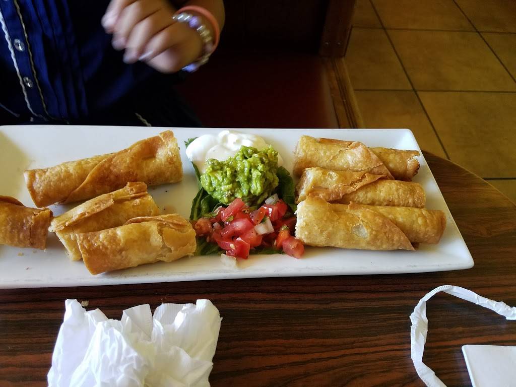 La Mina Mexican Restaurant | restaurant | 354 Oak St, Bakersfield, CA 93304, USA | 6613221087 OR +1 661-322-1087