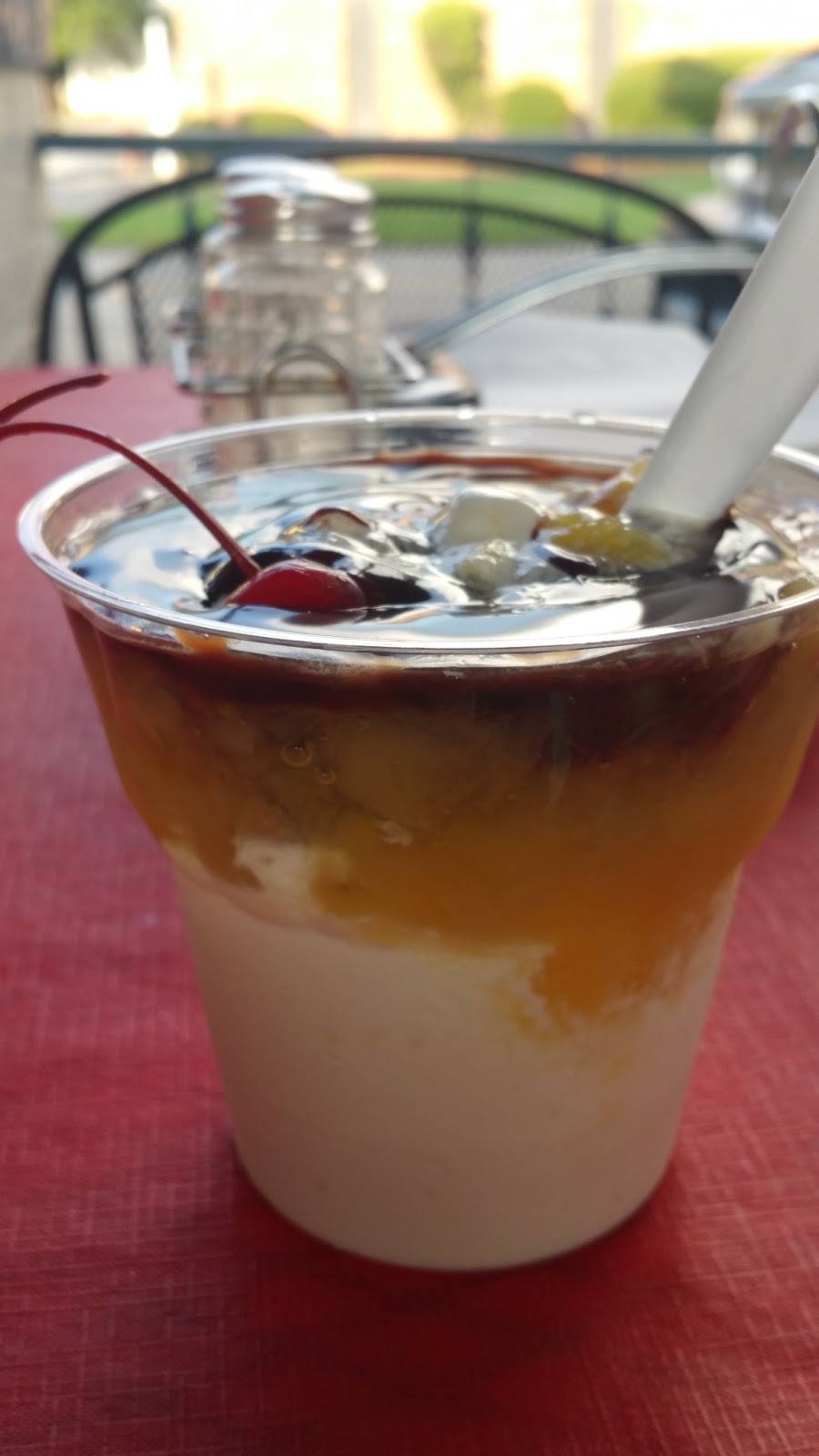 Sundae House | restaurant | 1551 W Palmetto St, Florence, SC 29501, USA | 8436627141 OR +1 843-662-7141