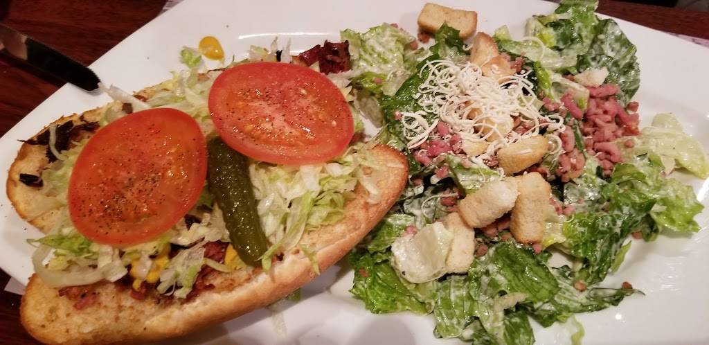 Mikes | restaurant | 2325 Boulevard Casavant O, Saint-Hyacinthe, QC J2S 7E5, Canada | 4507735323 OR +1 450-773-5323