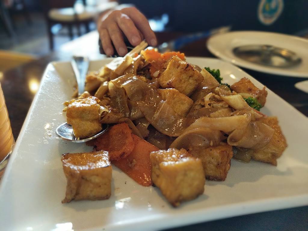 Palm Thai Cuisine | restaurant | 29263 Central Ave C, Lake Elsinore, CA 92532, USA | 9514373939 OR +1 951-437-3939