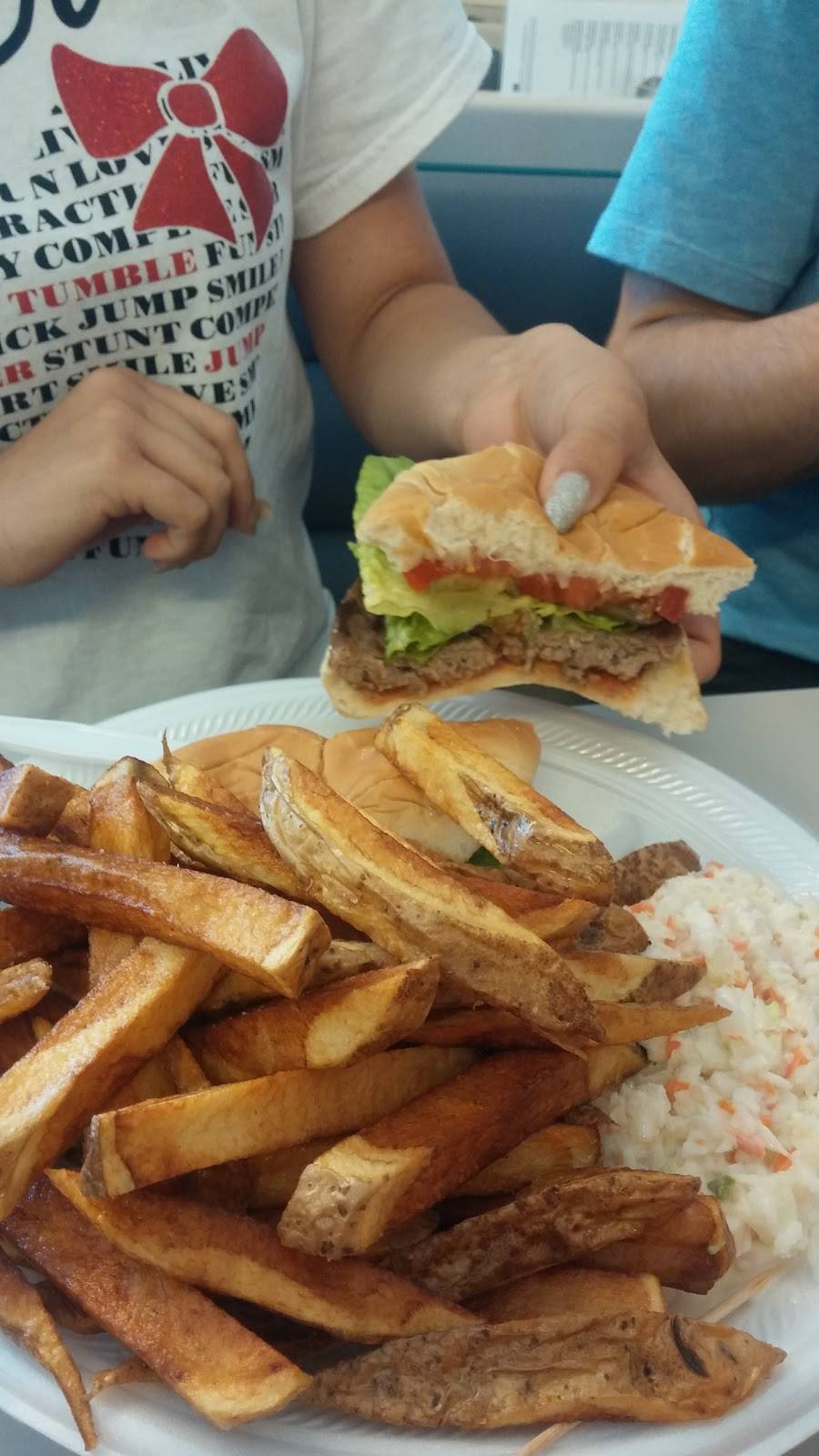 Dougs Dinner Bucket | restaurant | 2008, 5730 Akron Cleveland Rd, Hudson, OH 44236, USA | 3306538184 OR +1 330-653-8184