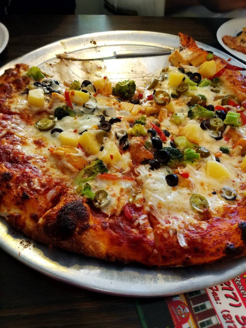 Gallina Pizza | restaurant | 432 E Monroe St, Springfield, IL 62701, USA | 2175225271 OR +1 217-522-5271
