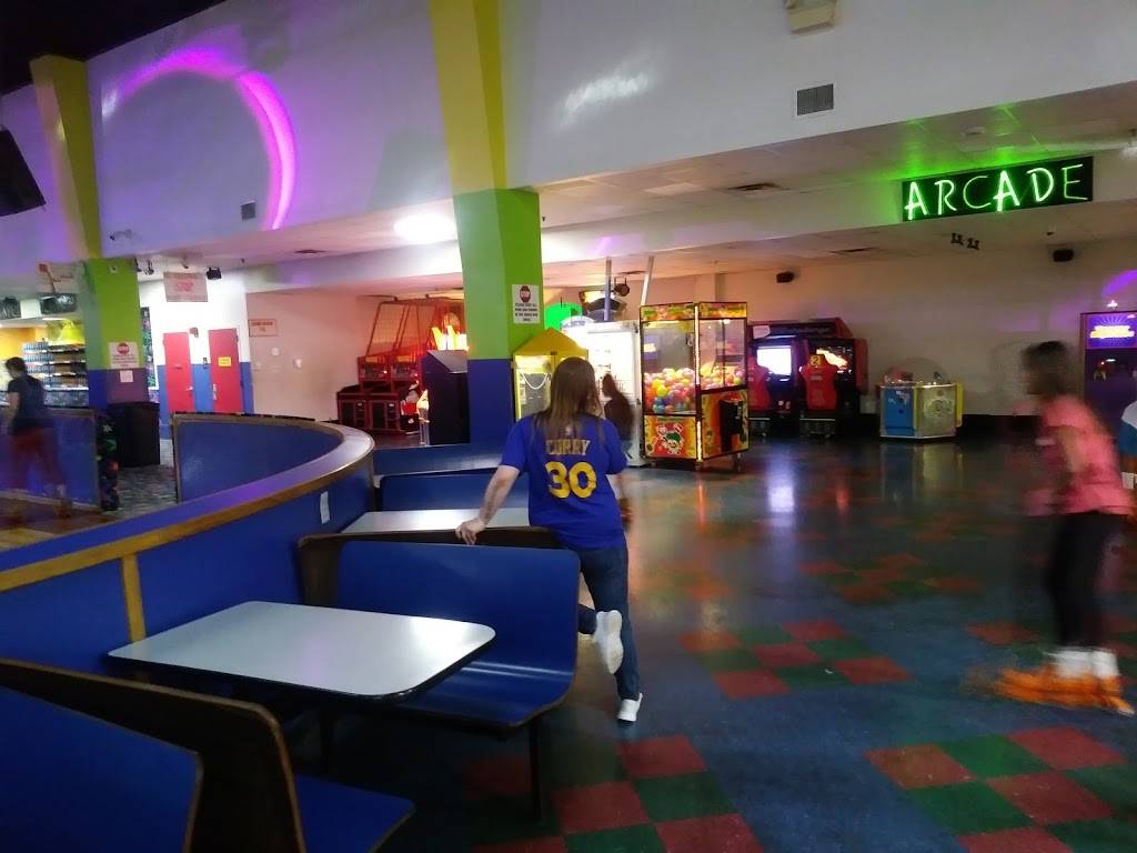 Arlington Skatium | meal takeaway | 5515 S Cooper St, Arlington, TX 76017, USA | 8177846222 OR +1 817-784-6222