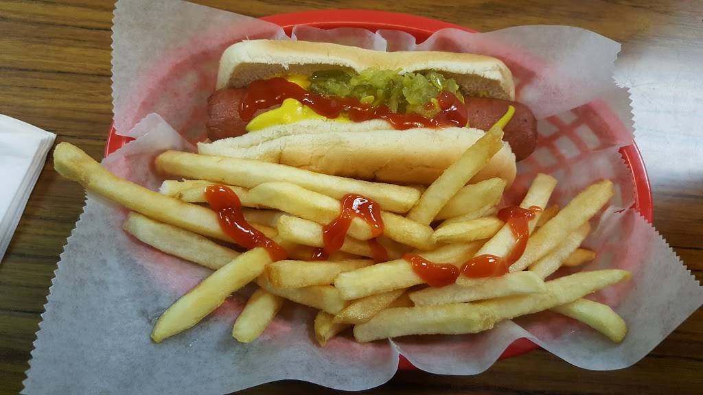 Arnies Dog House | restaurant | 8125 Calumet Ave, Munster, IN 46321, USA | 2198362867 OR +1 219-836-2867