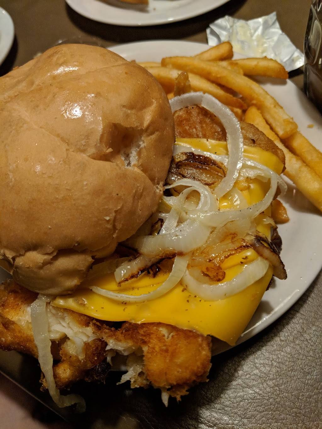 Nueskes at Gullivers Landing | restaurant | 1701 Mallard Ln, Wausau, WI 54401, USA | 7158498409 OR +1 715-849-8409