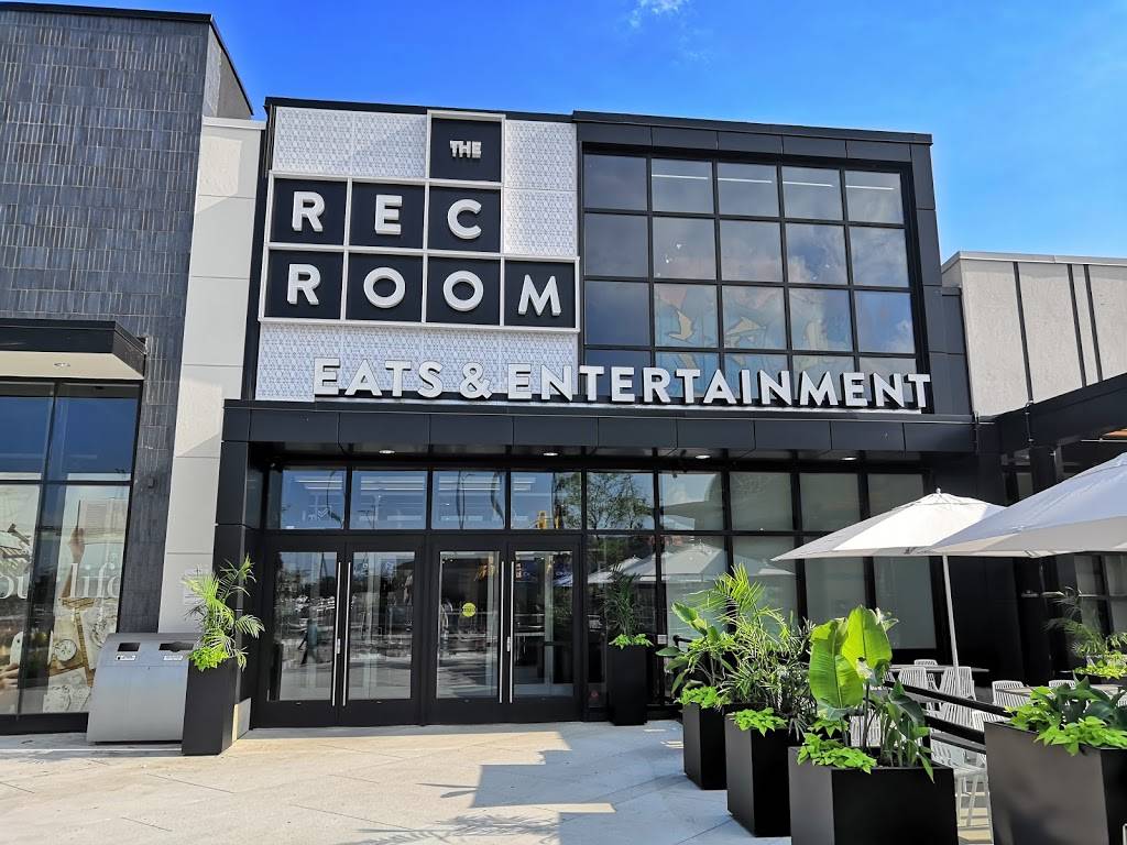 The Rec Room | restaurant | 100 City Centre Dr #1-705, Mississauga, ON L5B 2C9, Canada | 2893410611 OR +1 289-341-0611