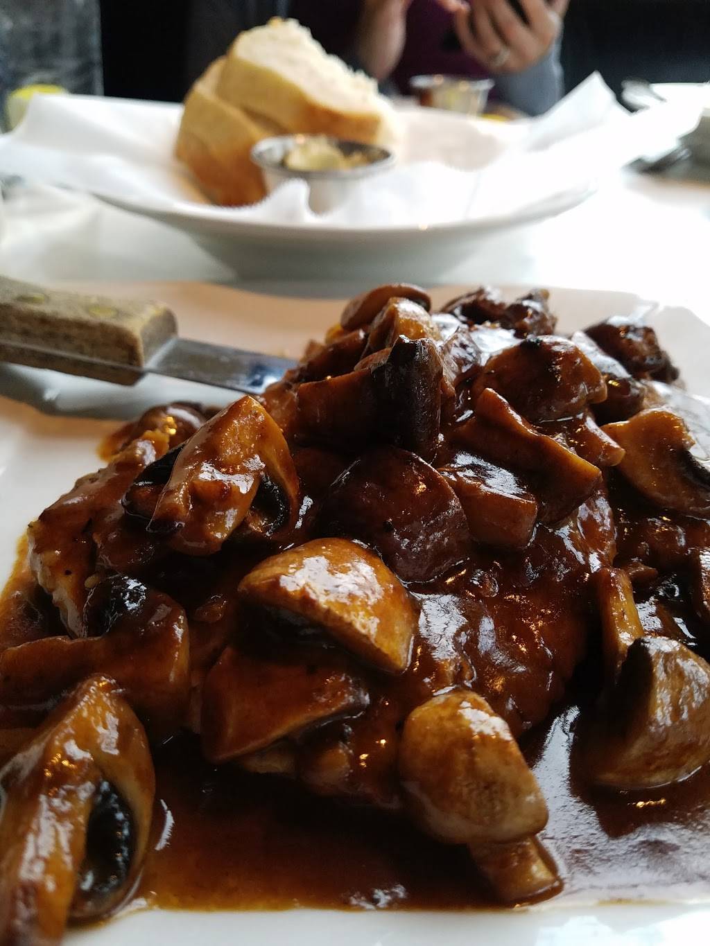 Mickey & Mooch | restaurant | 8128 Providence Rd #1200, Charlotte, NC 28277, USA | 7047528080 OR +1 704-752-8080