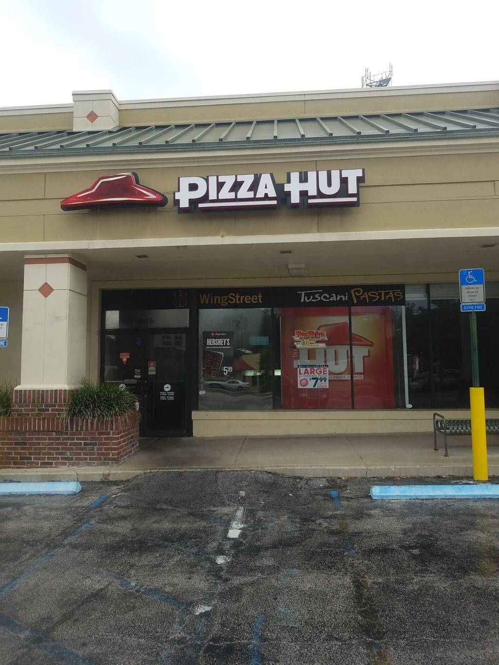 Pizza Hut | restaurant | 5615 San Jose Blvd #2, Jacksonville, FL 32207, USA | 9047302900 OR +1 904-730-2900