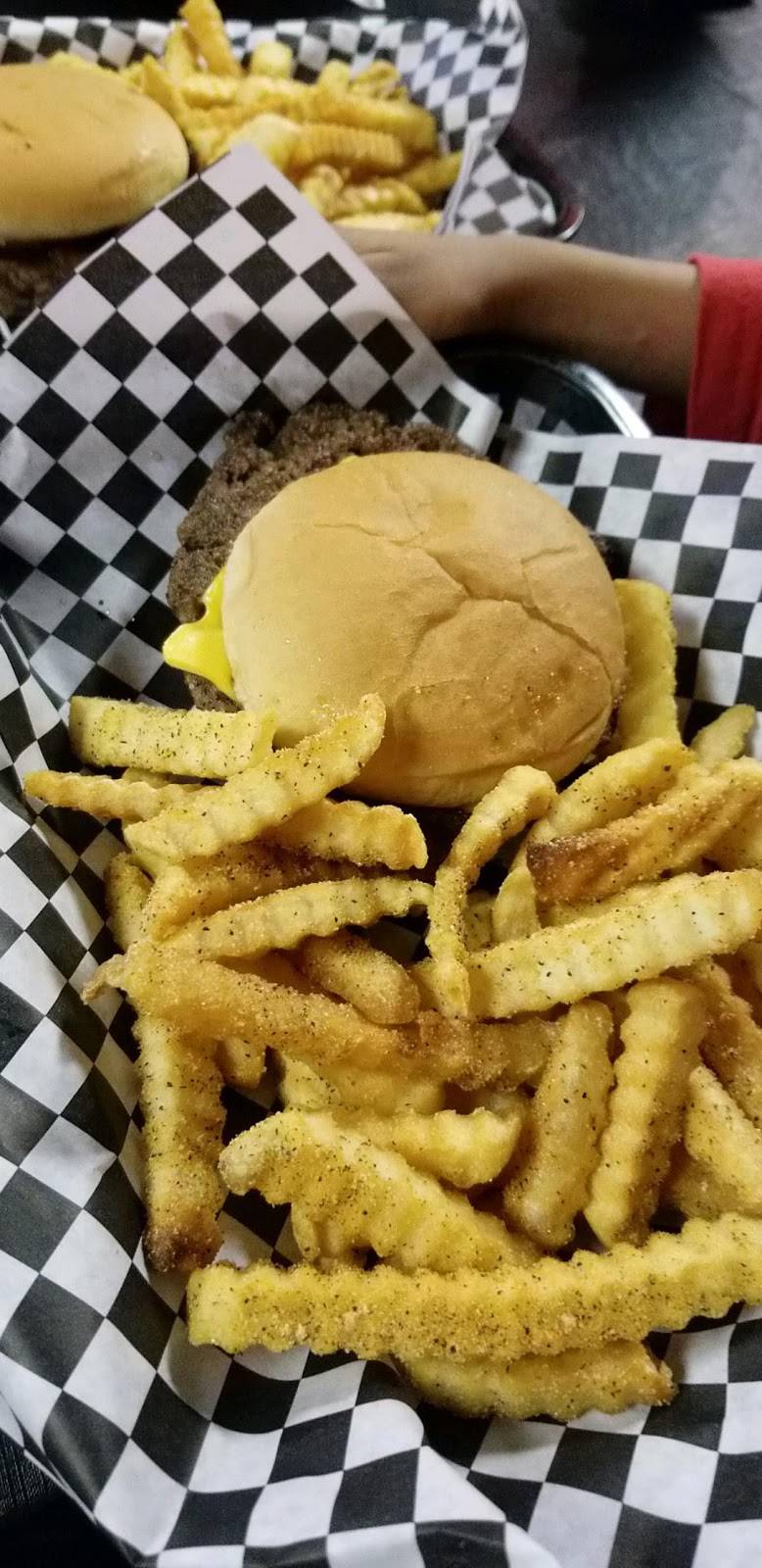 The Coaches Box | restaurant | 705 Oriole Blvd, Duncanville, TX 75116, USA | 9725722266 OR +1 972-572-2266