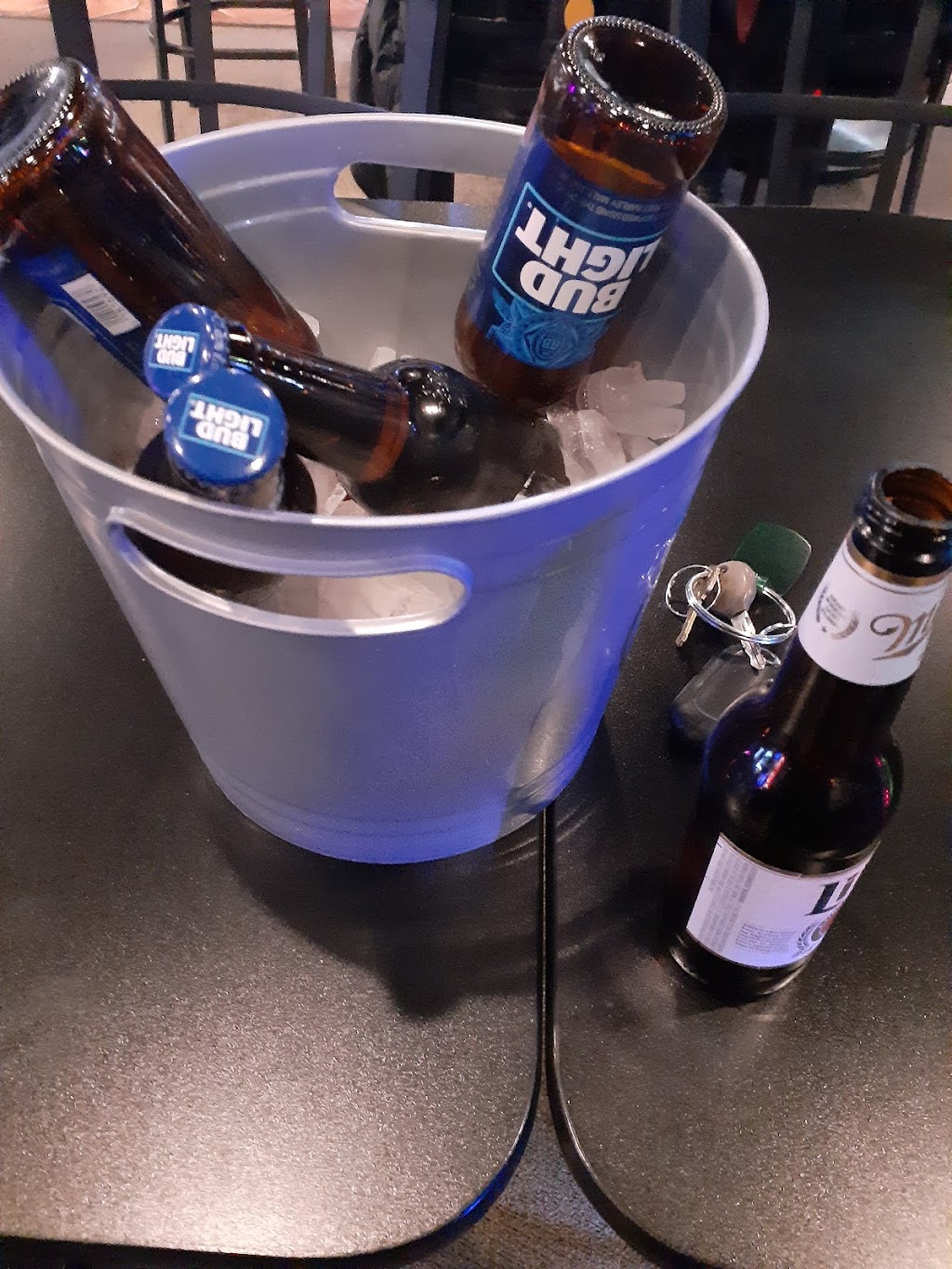 The Crowd Around Me | restaurant | 103 E Jefferson St, Shorewood, IL 60404, USA | 8157255940 OR +1 815-725-5940