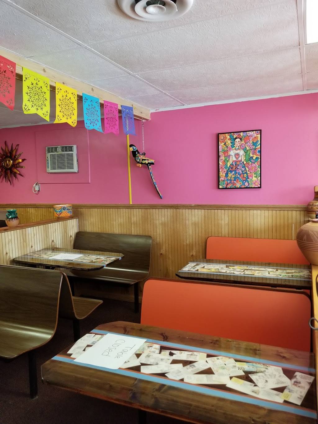 Casa Robles Taqueria | restaurant | 404 W Bremer Ave, Waverly, IA 50677, USA | 3195592928 OR +1 319-559-2928