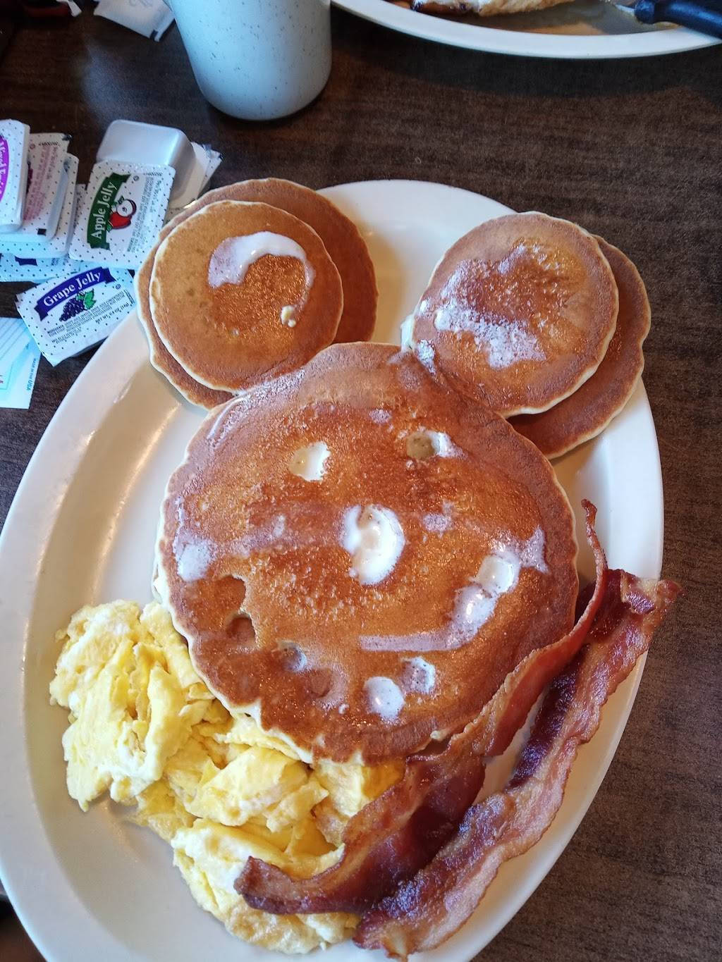 Zorbas Charbroiled Burgers | restaurant | 2019 N Chester Ave, Bakersfield, CA 93308, USA | 6613999171 OR +1 661-399-9171