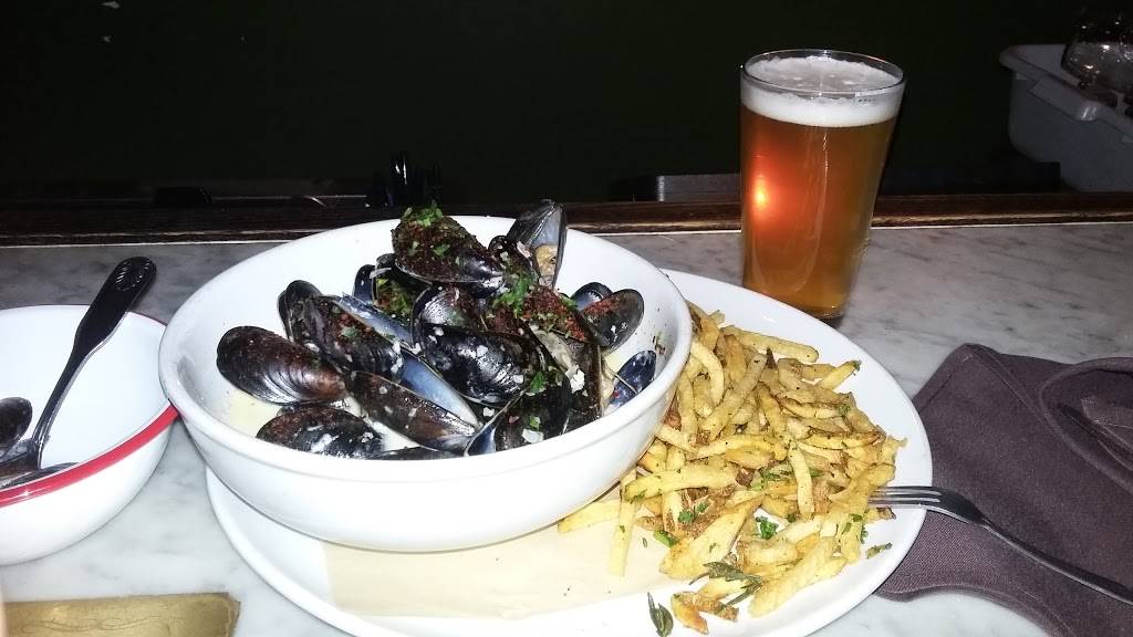 L & E Oyster Bar | restaurant | 1637 Silver Lake Blvd, Los Angeles, CA 90026, USA | 3236602255 OR +1 323-660-2255