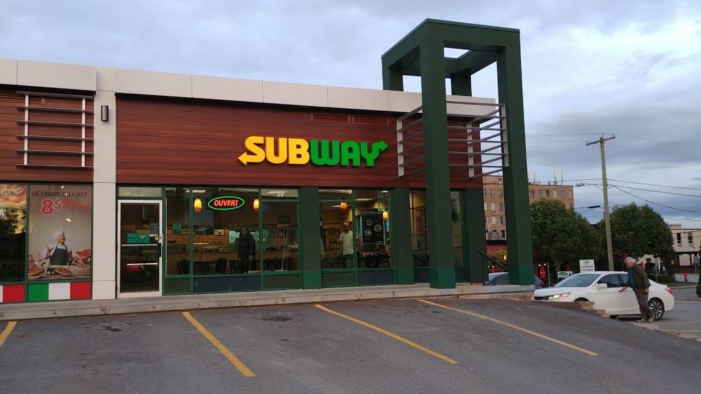 Restaurant SUBWAY | restaurant | 30 Boulevard Jacques-Cartier N, Sherbrooke, QC J1J 2Z2, Canada | 8195641782 OR +1 819-564-1782