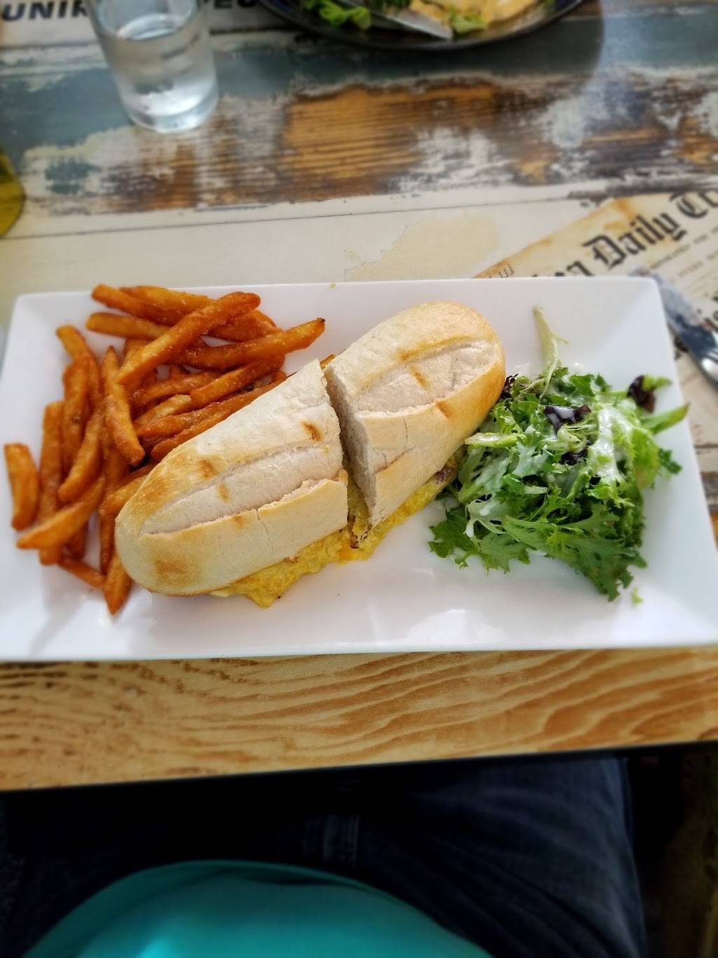 Flavour Kitchen And Wine Bar | restaurant | 15 N Orlando Ave, Cocoa Beach, FL 32931, USA | 3216133573 OR +1 321-613-3573