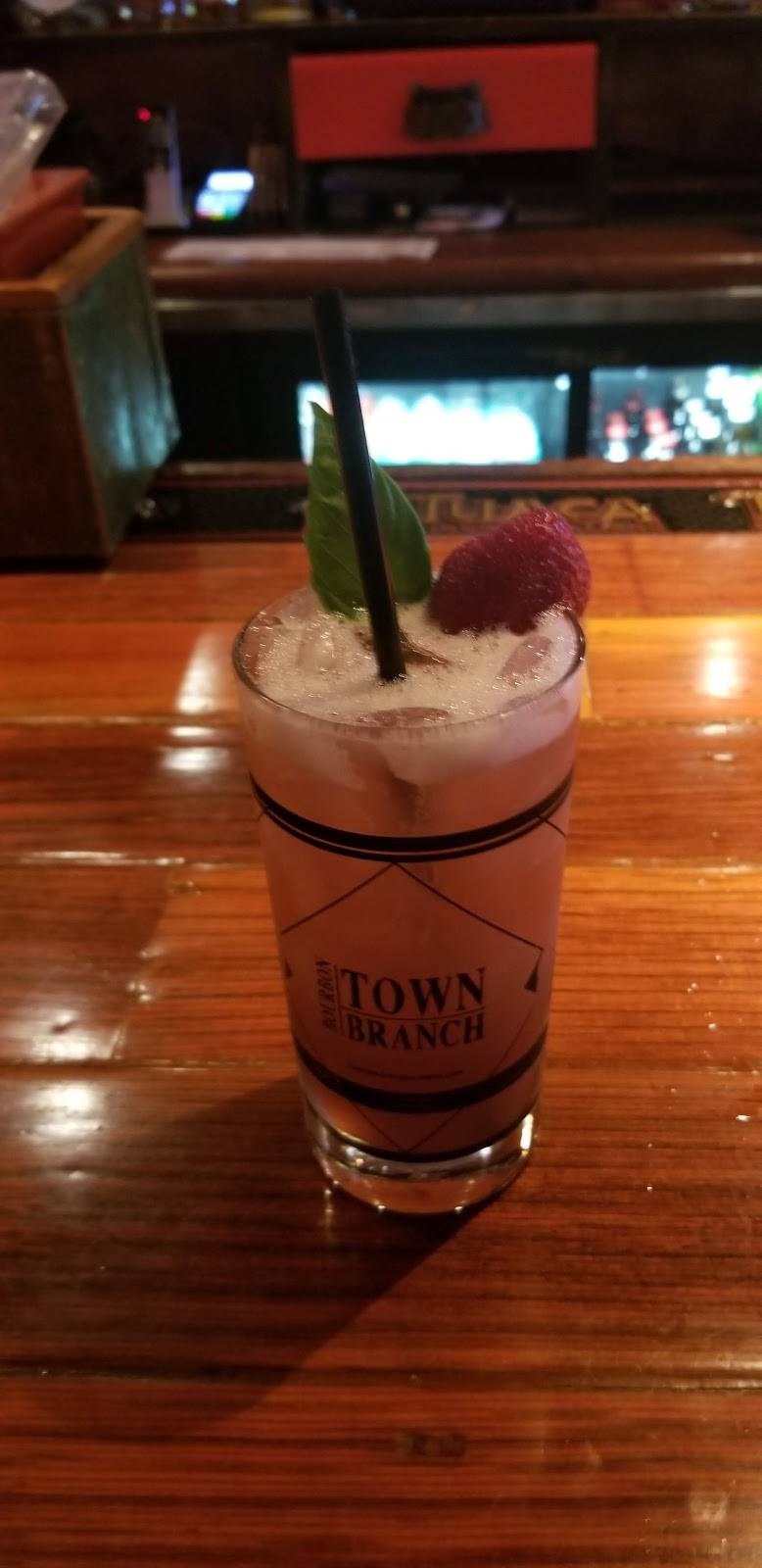 Park Corner Bistro | restaurant | 20 Kennebec Ave # H, Oak Bluffs, MA 02557, USA | 5086969922 OR +1 508-696-9922