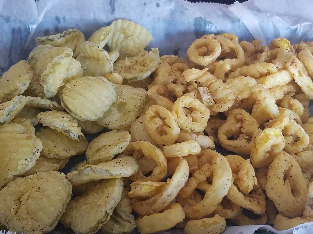 Mojos Famous Burgers | restaurant | 21 Plaza Dr, Travelers Rest, SC 29690, USA | 8646102657 OR +1 864-610-2657