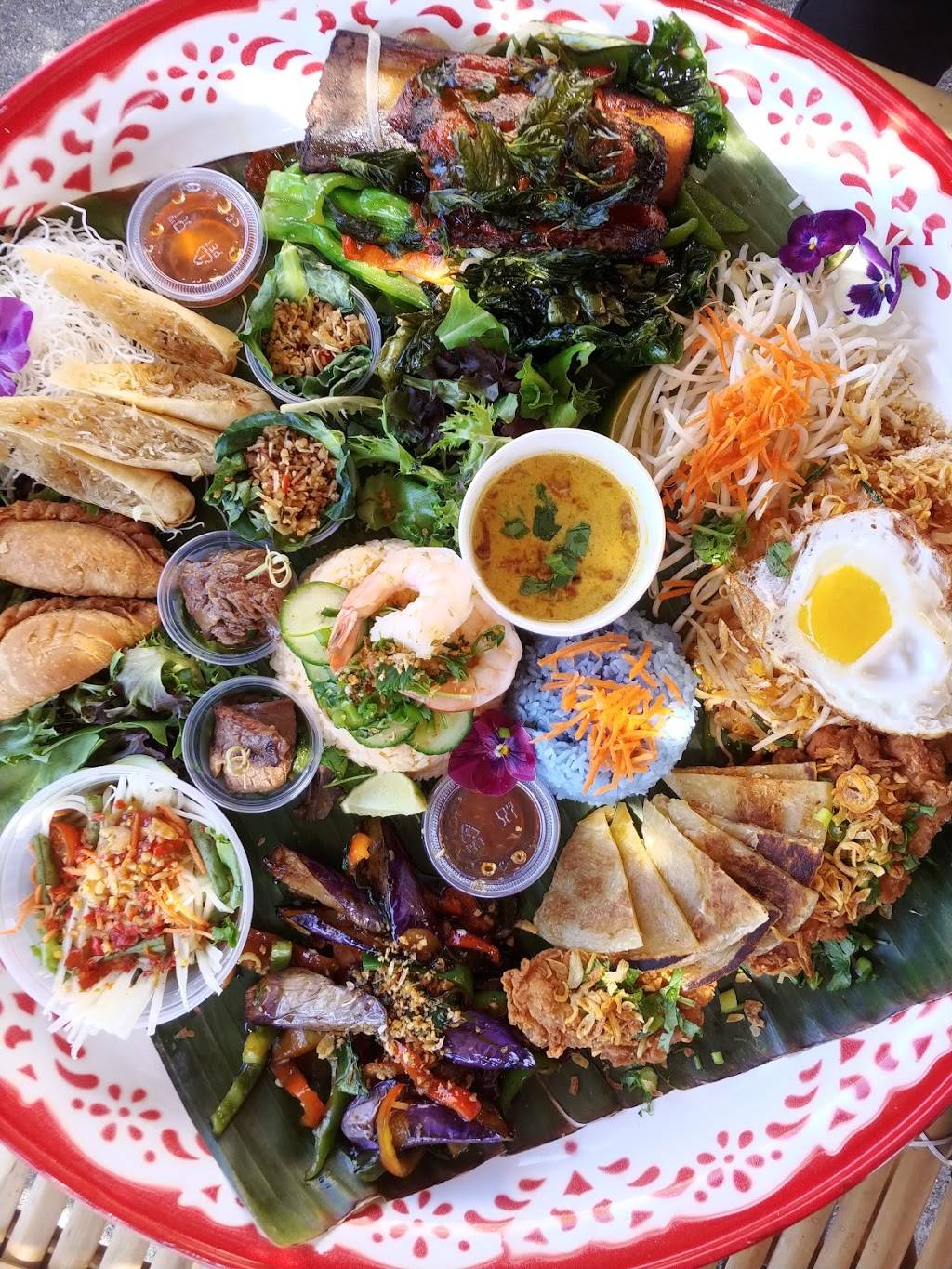 Farmhouse Kitchen Thai Express | restaurant | 16695 E 14th St, San Leandro, CA 94578, USA | 5102447810 OR +1 510-244-7810