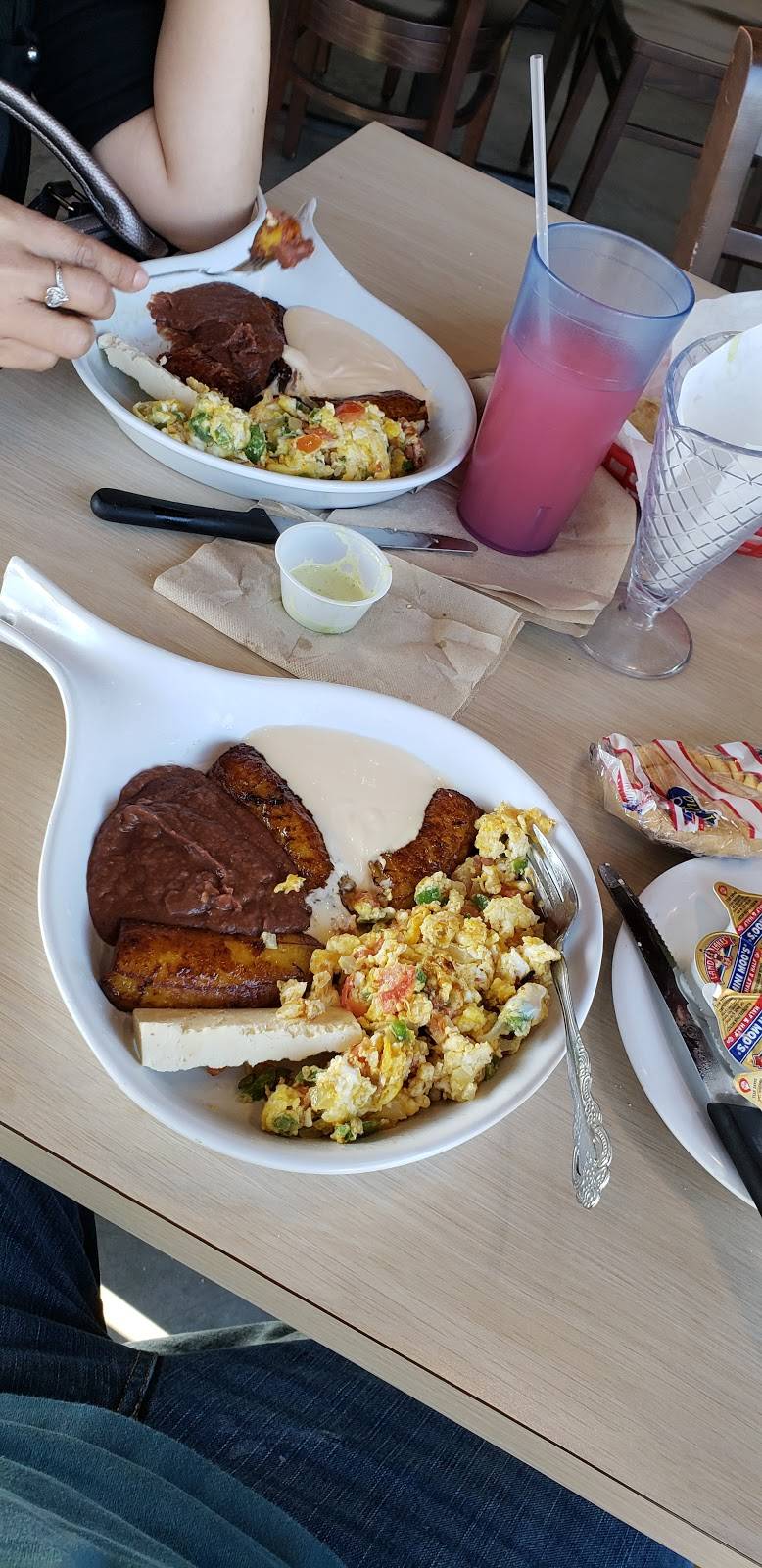 El Pupusodromo | restaurant | 5902 Renwick Dr, Houston, TX 77081, USA | 7136614334 OR +1 713-661-4334