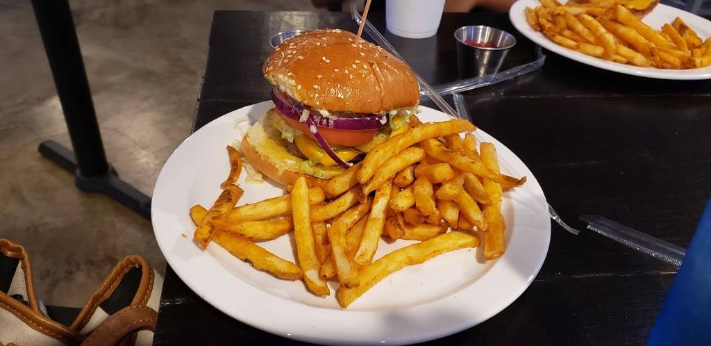 Soccer City 901 | restaurant | 5560 Shelby Oaks Dr, Memphis, TN 38134, USA | 9012401415 OR +1 901-240-1415