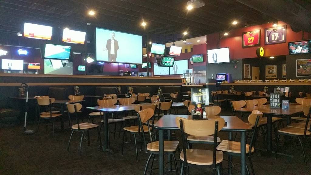 Buffalo Wild Wings | meal takeaway | 2020 Edgewood Rd SW, Cedar Rapids, IA 52404, USA | 3193906995 OR +1 319-390-6995