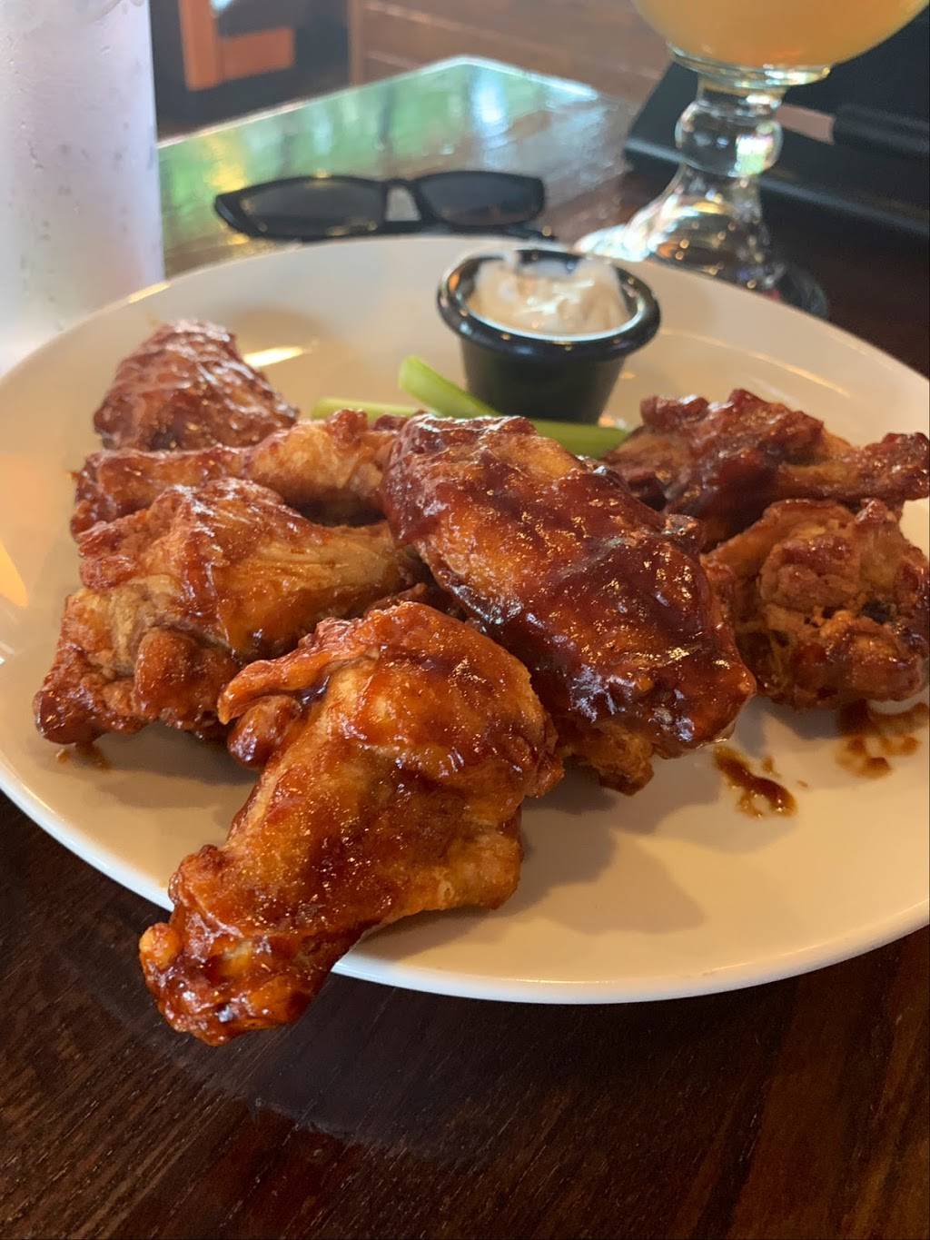 Applebees Grill + Bar | restaurant | 38-01 35th Ave, Astoria, NY 11101, USA | 7189437404 OR +1 718-943-7404