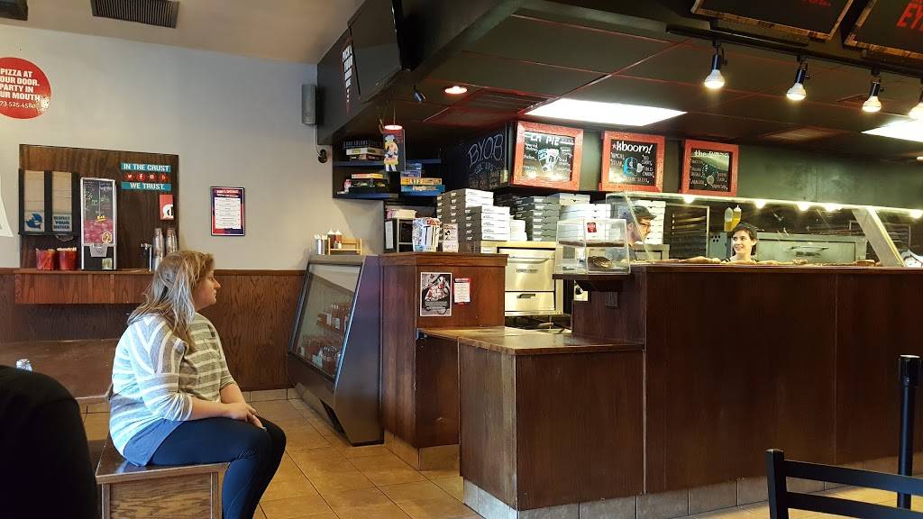 Dimos Pizza Wrigley | meal delivery | 3463 N Clark St, Chicago, IL 60657, USA | 7735254580 OR +1 773-525-4580