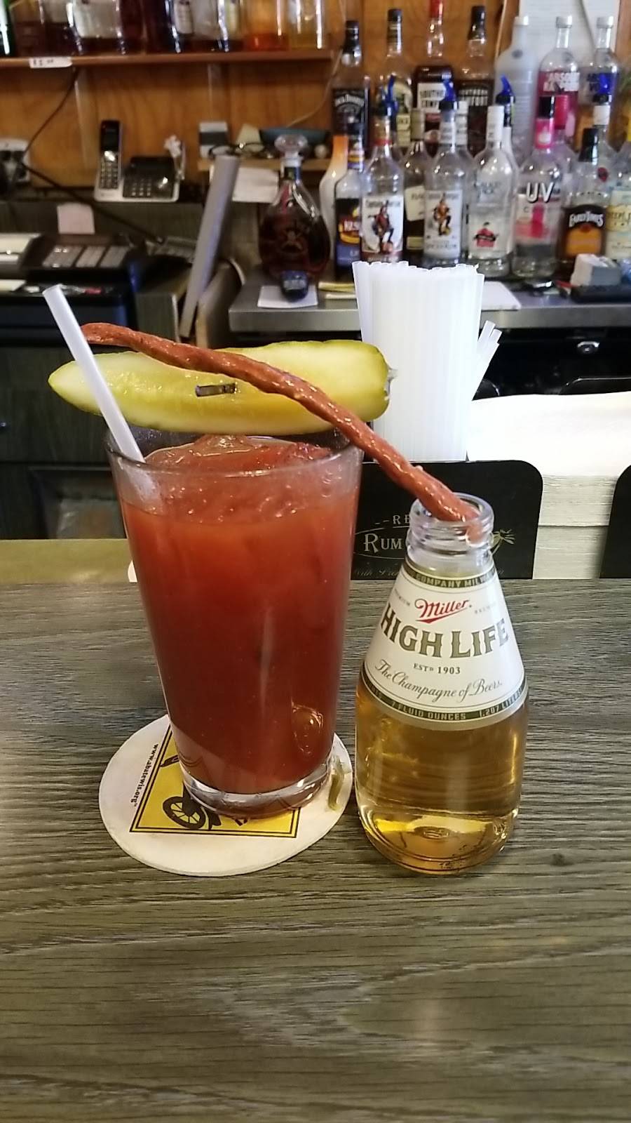 Sipps Bar -N- Grill | restaurant | 507 Madison Ave, Cascade, WI 53011, USA | 9205236001 OR +1 920-523-6001