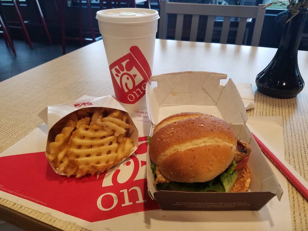 Chick-fil-A | restaurant | 2645 S 108th St, West Allis, WI 53227, USA | 4143274885 OR +1 414-327-4885