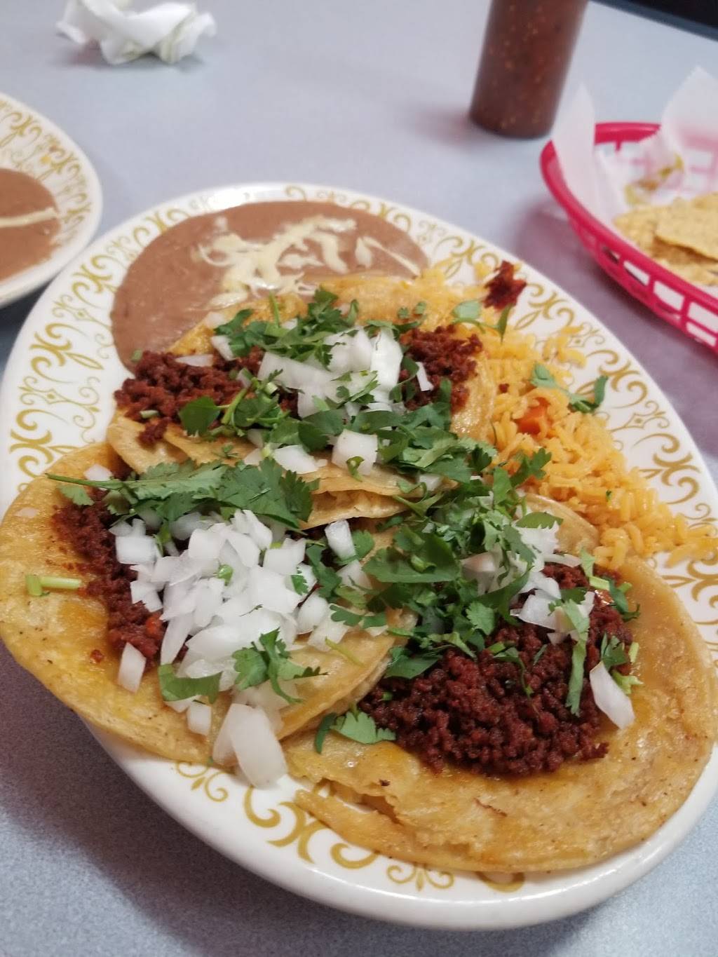 La Esquinita De Oro restaurant | restaurant | 4225 Charles St, Rockford, IL 61108, USA | 8159773271 OR +1 815-977-3271