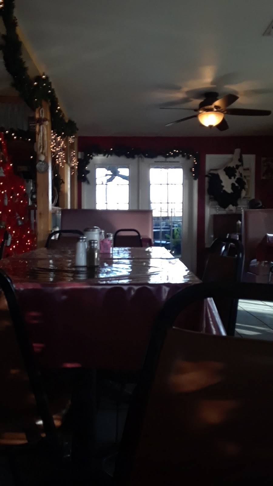 Cowgirls Cafe | restaurant | 2543 Goliad Rd, San Antonio, TX 78223, USA | 2103373841 OR +1 210-337-3841