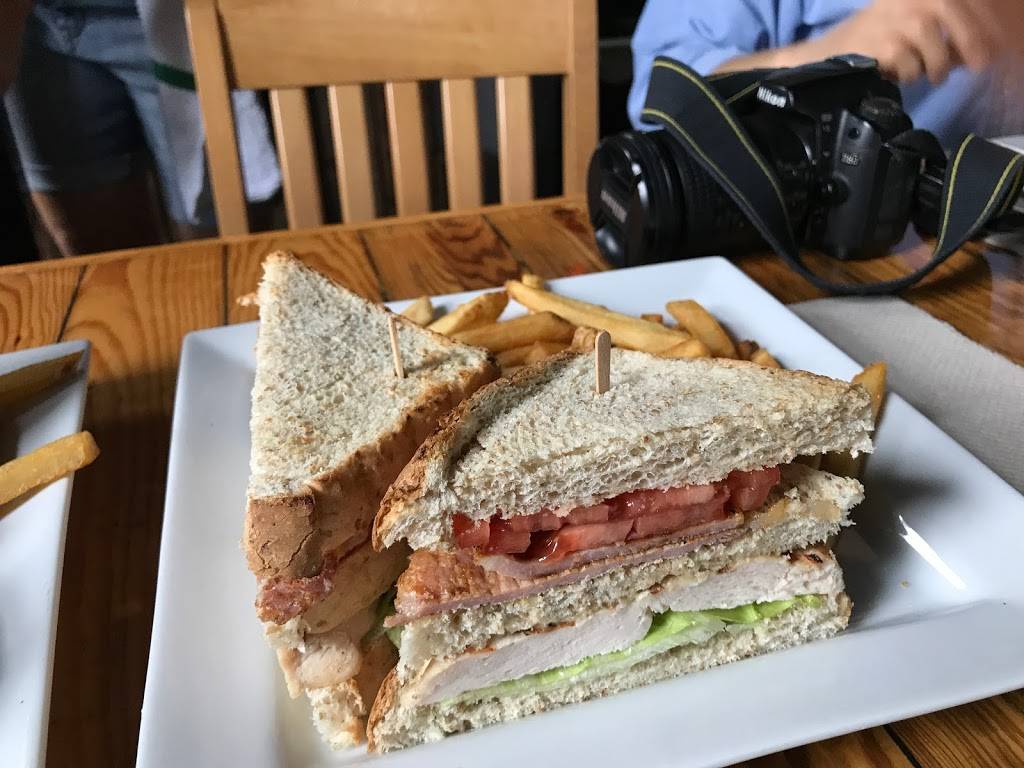 The Cow and Sow Eatery | restaurant | 38 Colborne St, Fenelon Falls, ON K0M 1N0, Canada | 7058875111 OR +1 705-887-5111