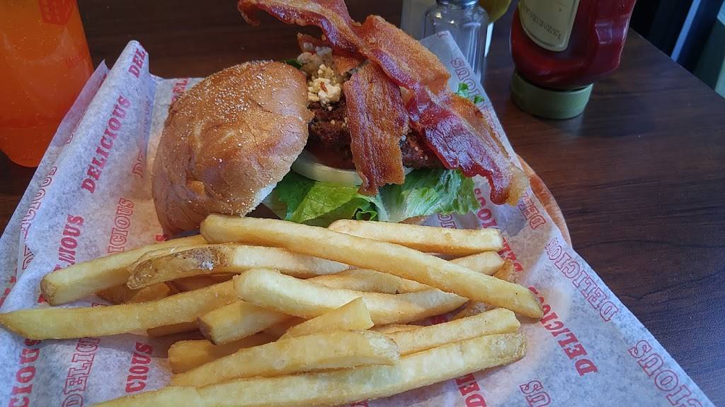 Dice Burger | restaurant | 7023 Columbia Pike, Annandale, VA 22003, USA | 7033335006 OR +1 703-333-5006