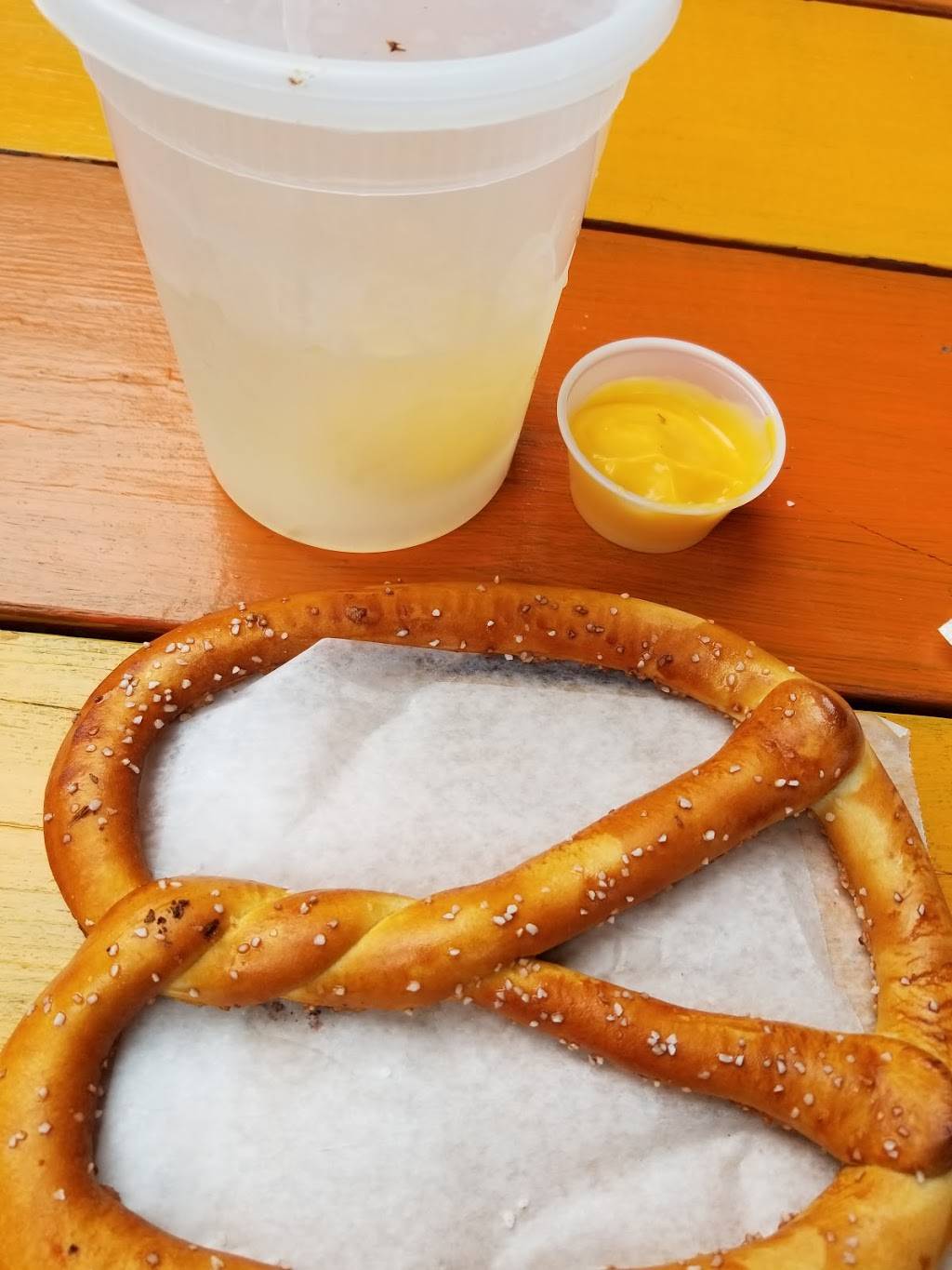 Parkside Pretzel | restaurant | 8 Spring St, Eureka Springs, AR 72632, USA | 4793202820 OR +1 479-320-2820