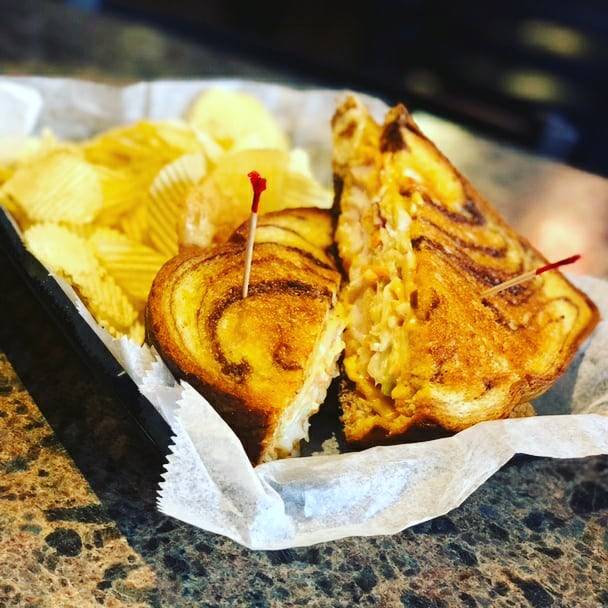 Airport Restaurant & Gin Mill | restaurant | 1120 Airport Terminal Dr, DeLand, FL 32724, USA | 3867349755 OR +1 386-734-9755