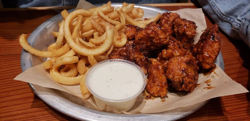 Hooters | restaurant | 4620 Lincoln Ave, Evansville, IN 47715, USA | 8124750229 OR +1 812-475-0229