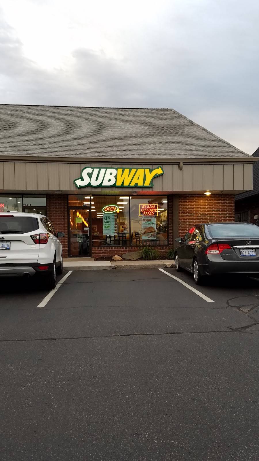 Subway | restaurant | 248 E Saginaw St, East Lansing, MI 48823, USA | 5173335765 OR +1 517-333-5765