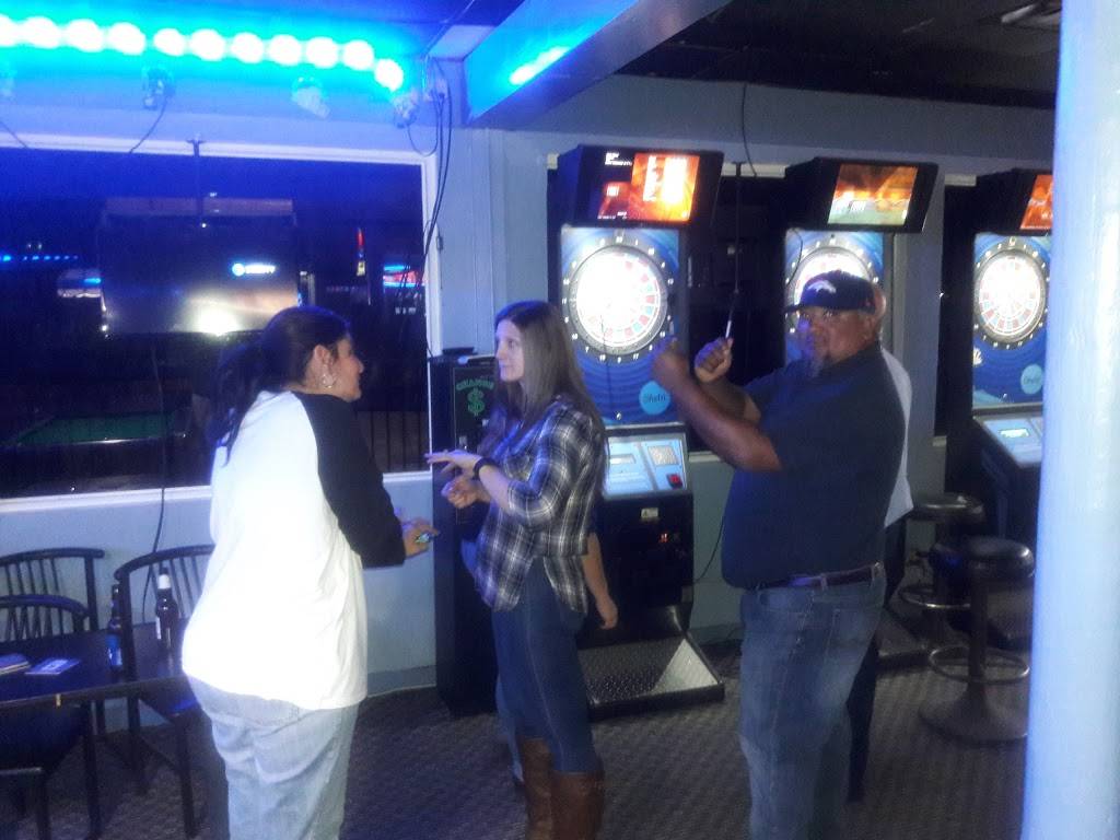 Canucks Bar and Grill | restaurant | 1102 Texas St, Lewisville, TX 75057, USA | 9724367000 OR +1 972-436-7000