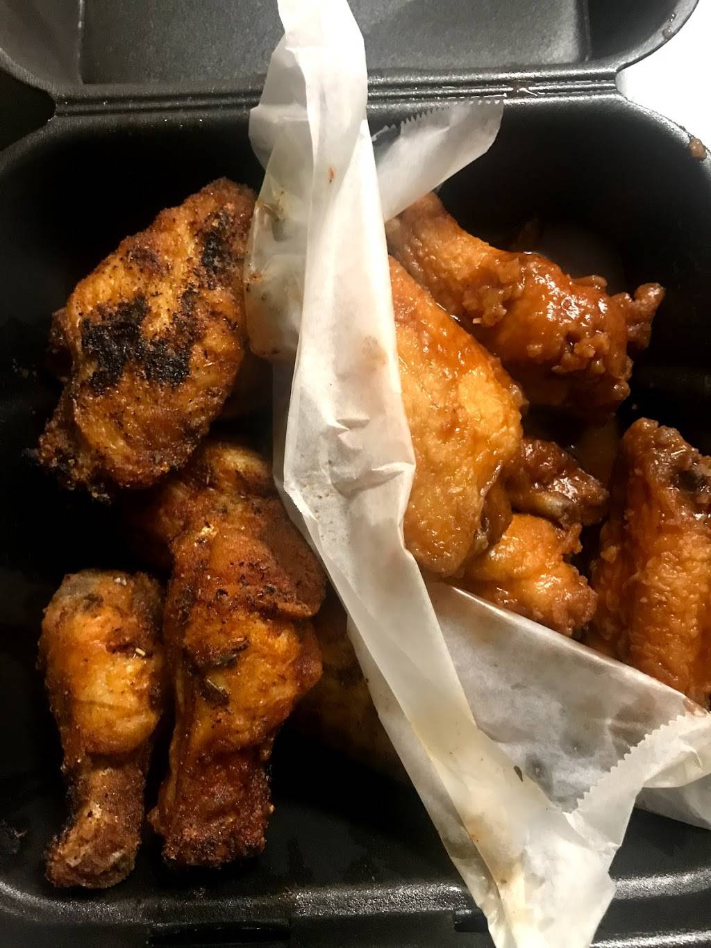 Wings Over Greenville | restaurant | 1400 Charles Blvd, Greenville, NC 27858, USA | 2527589464 OR +1 252-758-9464