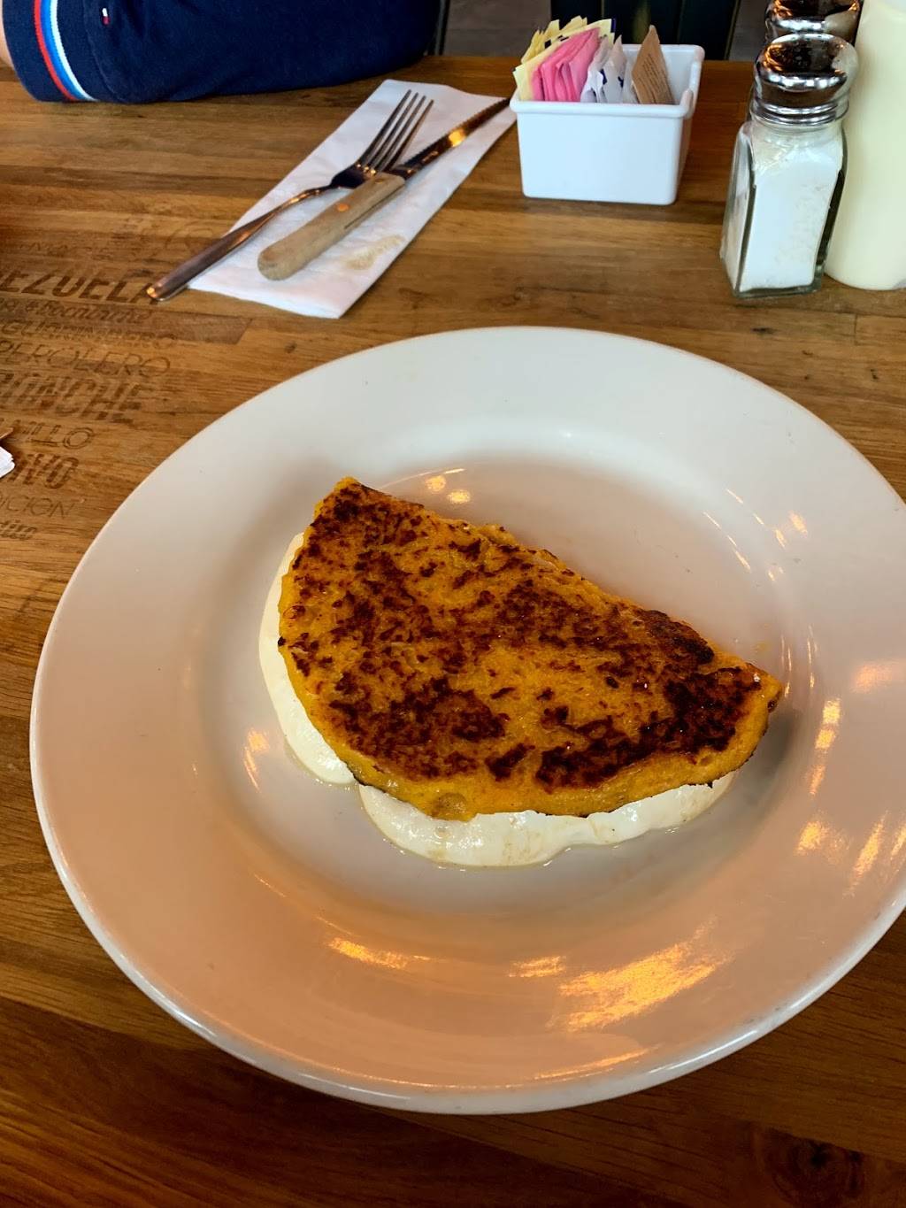 Doggis Arepa Bar | restaurant | 801 N Federal Hwy Suite 118, Hallandale Beach, FL 33009, USA | 7544008115 OR +1 754-400-8115