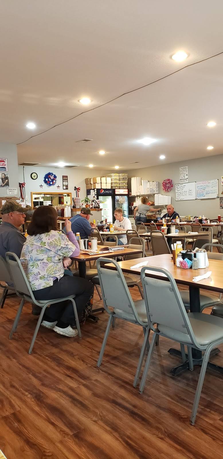 Hamilton Family Cafe | restaurant | 1860 Keokuk St, Hamilton, IL 62341, USA | 2178472692 OR +1 217-847-2692