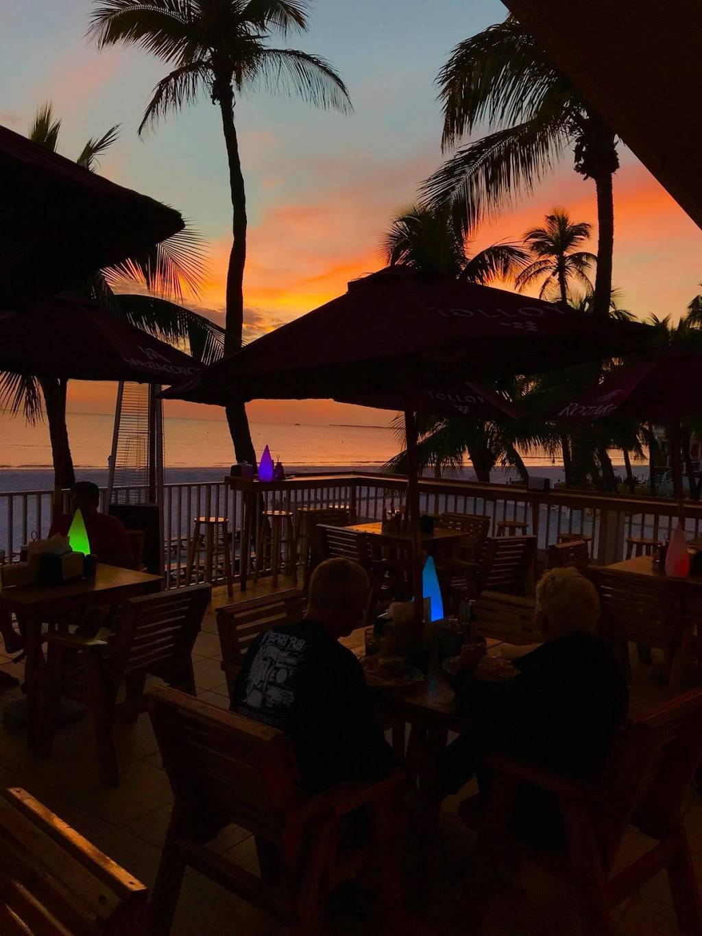 Sabal Palm Patio Bar & Grill | restaurant | 1400 Estero Blvd, Fort Myers Beach, FL 33931, USA | 2394633111 OR +1 239-463-3111