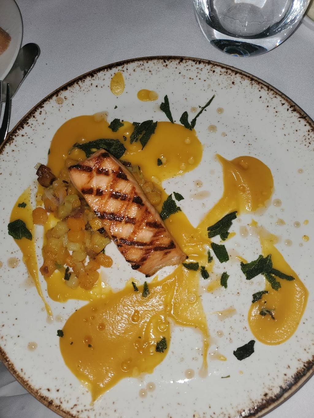 Nicholas Barrel & Roost | restaurant | 160 NJ-35, Red Bank, NJ 07701, USA | 7323459977 OR +1 732-345-9977