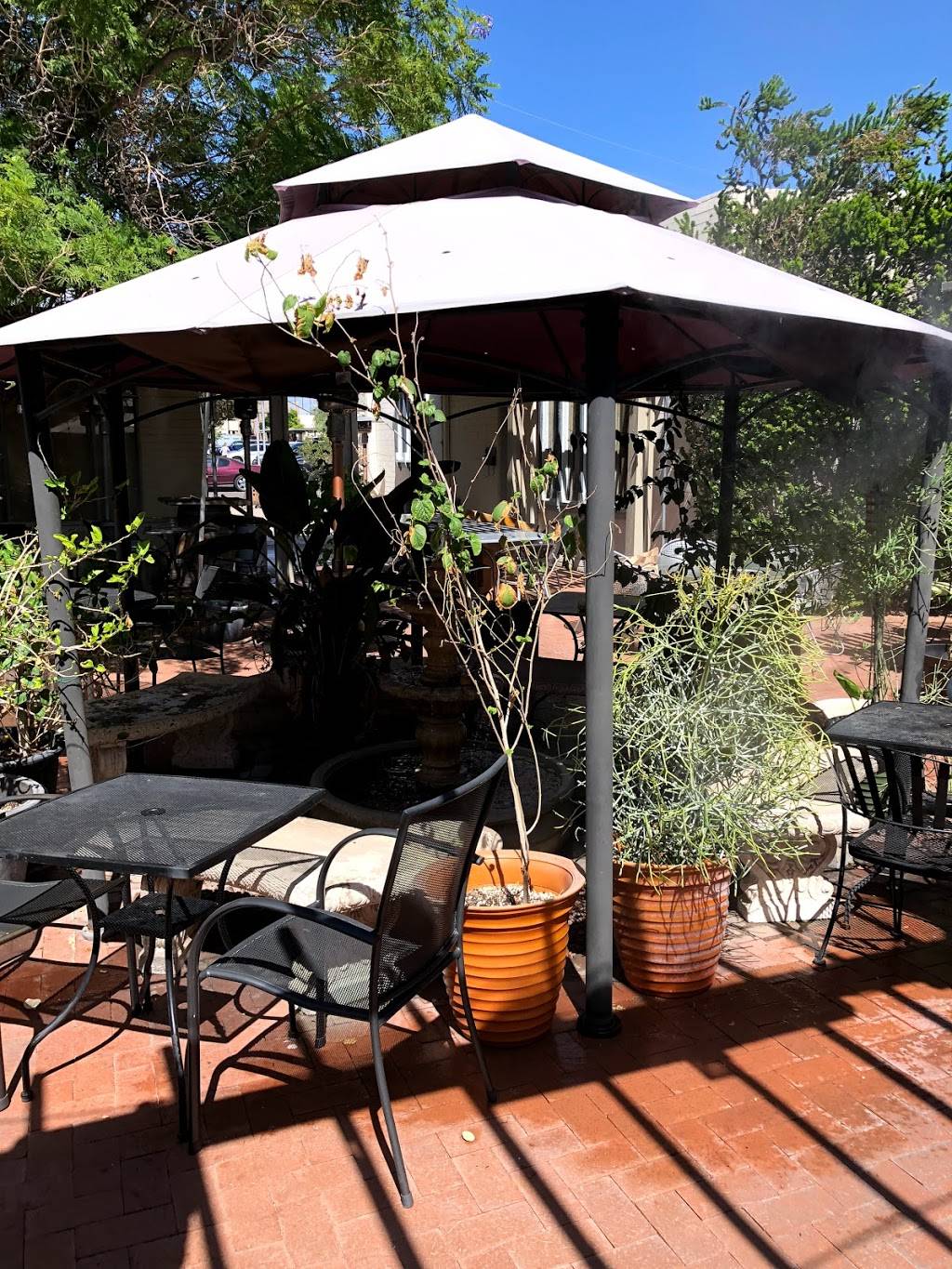 Fuego Bistro | restaurant | 713 E Palo Verde Dr, Phoenix, AZ 85014, USA | 6022771151 OR +1 602-277-1151