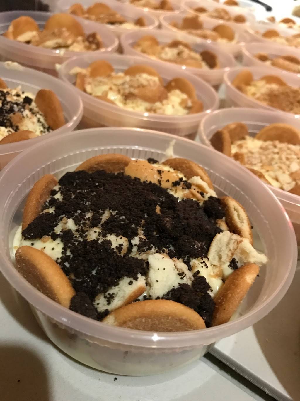 Carolyns Soul Food | restaurant | 76 Orient Ave, Jersey City, NJ 07305, USA | 2013330034 OR +1 201-333-0034