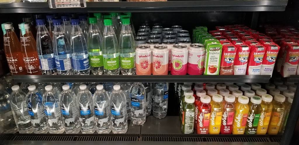 Starbucks | cafe | 1530 E 53rd St, Chicago, IL 60615, USA | 7733241241 OR +1 773-324-1241