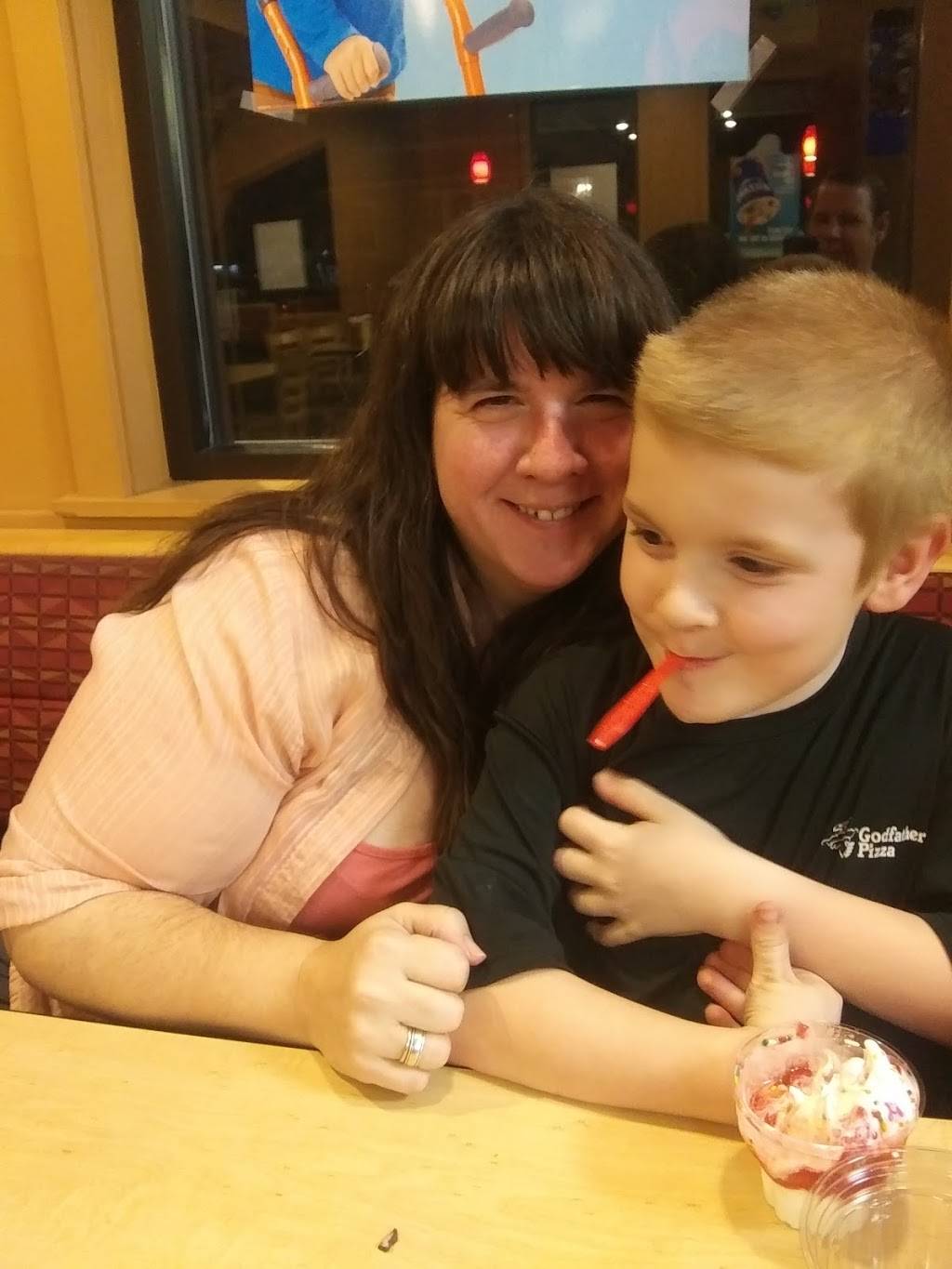 Dairy Queen | restaurant | 1003 N Springfield St, Virden, IL 62690, USA | 2179654287 OR +1 217-965-4287