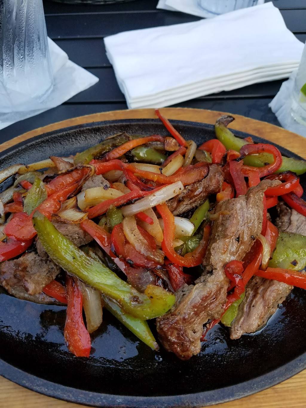 JTs Porch Saloon & Eatery | restaurant | 665 W Roosevelt Rd, Lombard, IL 60148, USA | 6309329596 OR +1 630-932-9596